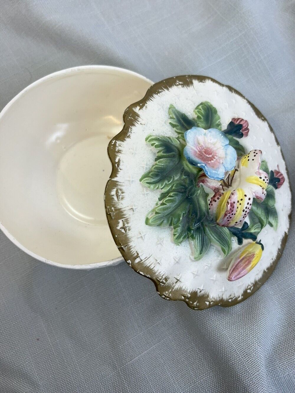 Trinket Bowl Jewelry Holder Candy Dish Floral Top Lidded White Gold